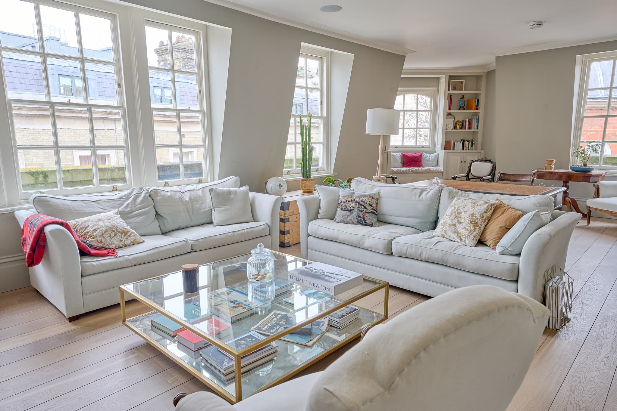 Woolly Mammoth , Artist Flat, Covent Garden image 3