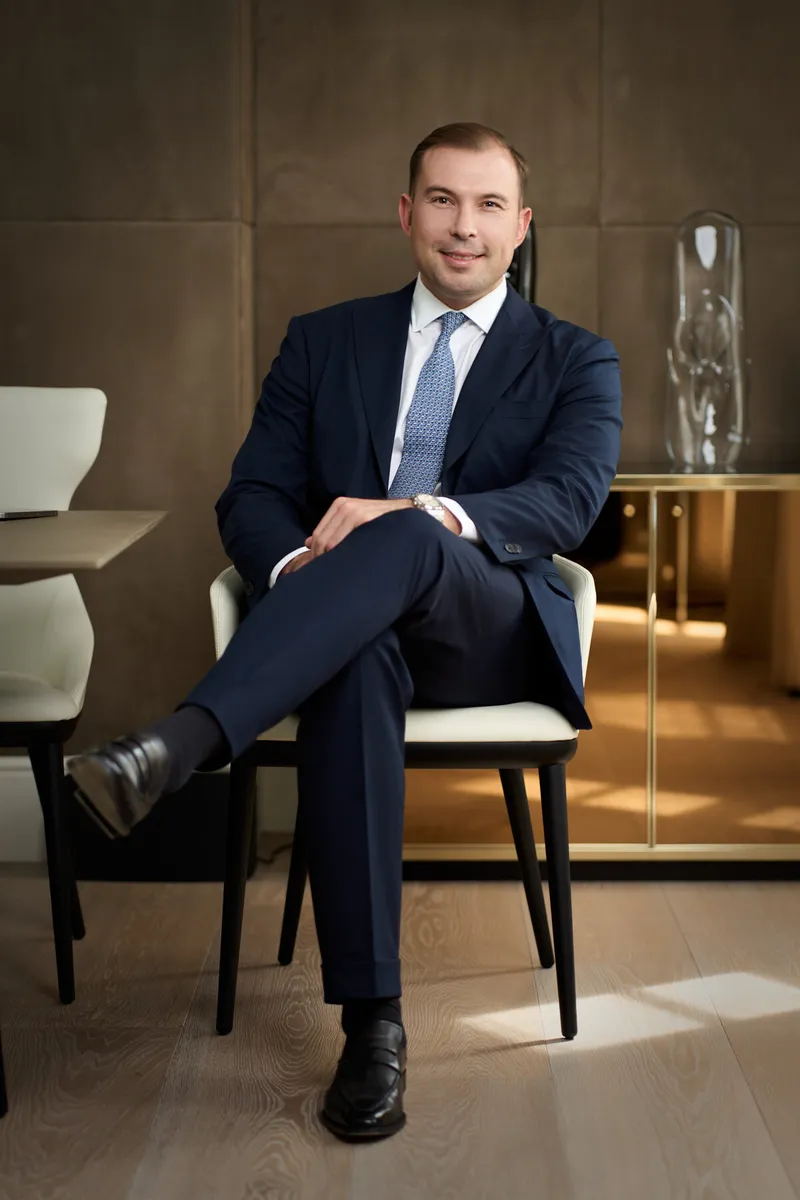 Sotheby’s , Alex Isidro — Managing Director Portraits — Sotheby’s · corporate