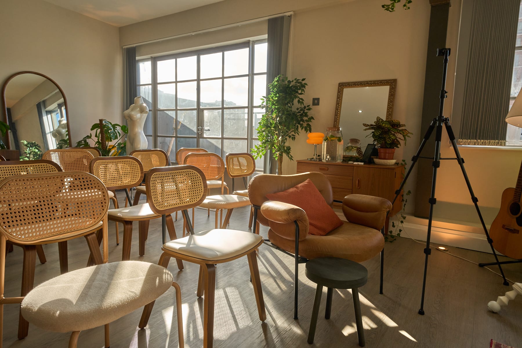 Dining and lounge zones