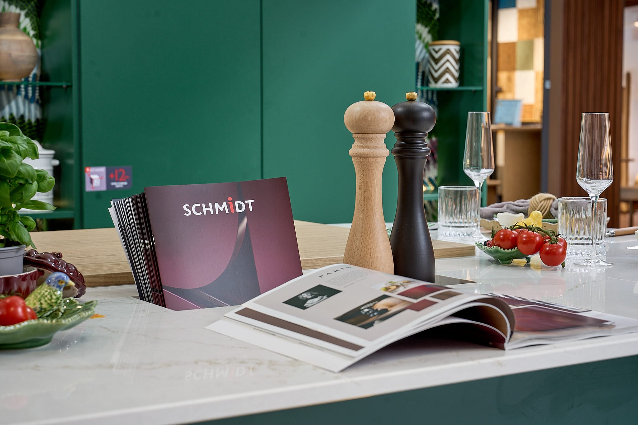 Schmidt , Couverture du salon Decorex image de galerie 3